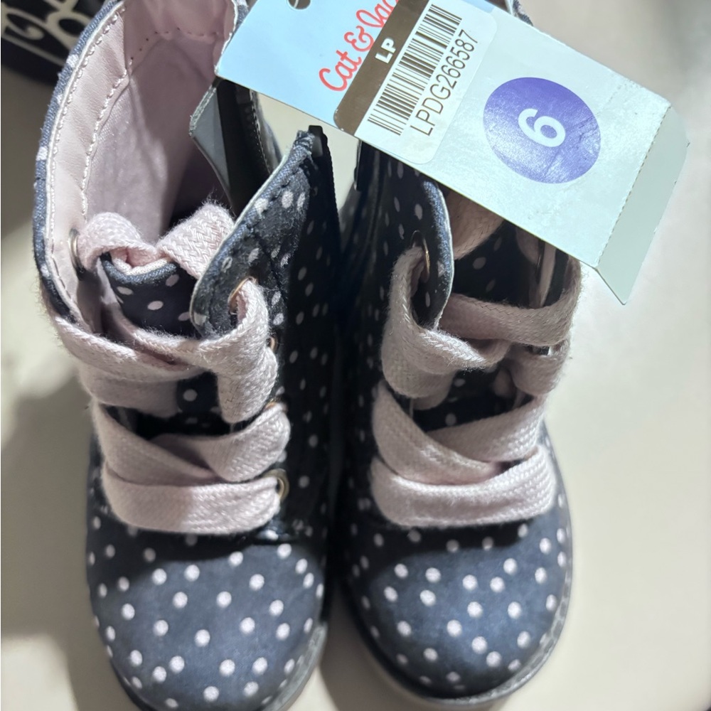 Cat & Jack Little Girls bootss.  Size 6 Blue polka dots